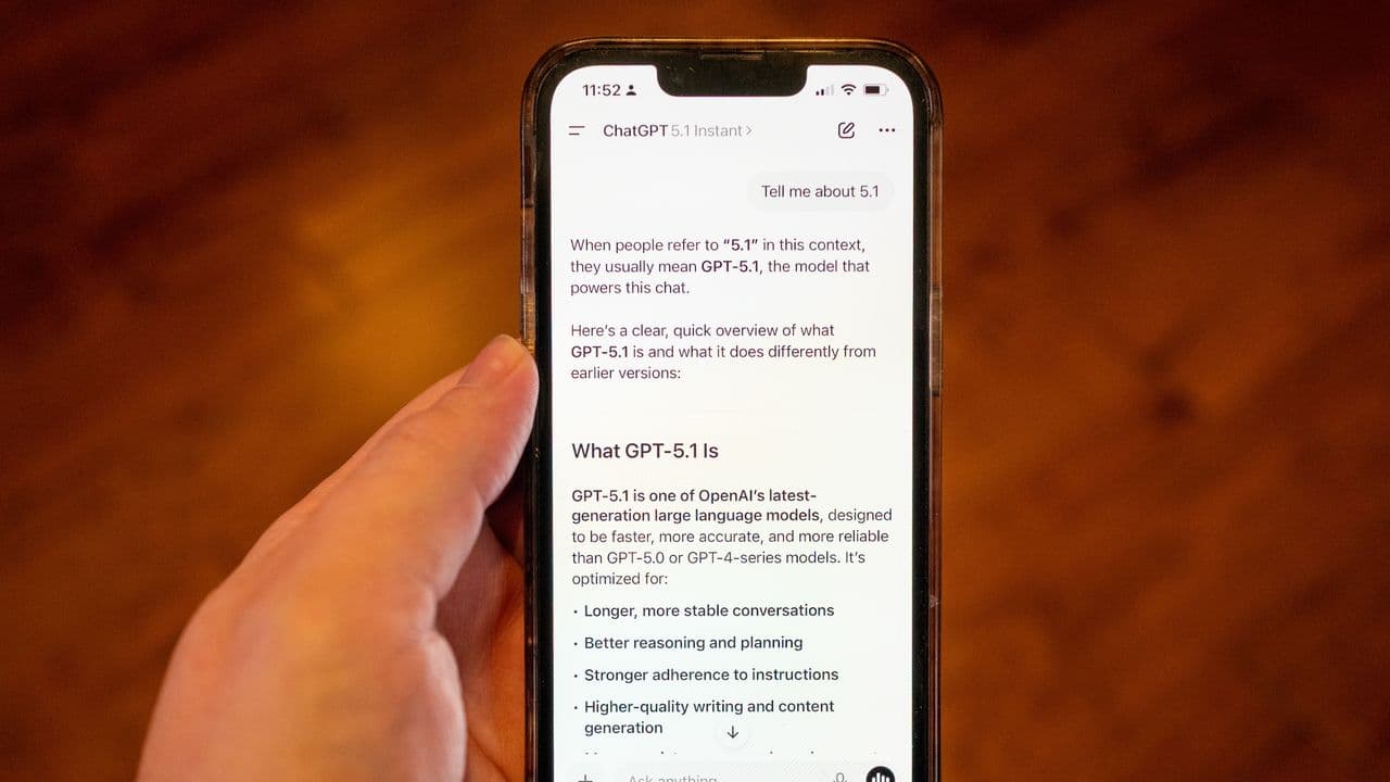 Chatbot AI verso la pubblicità: il modello business che salverà l'IA