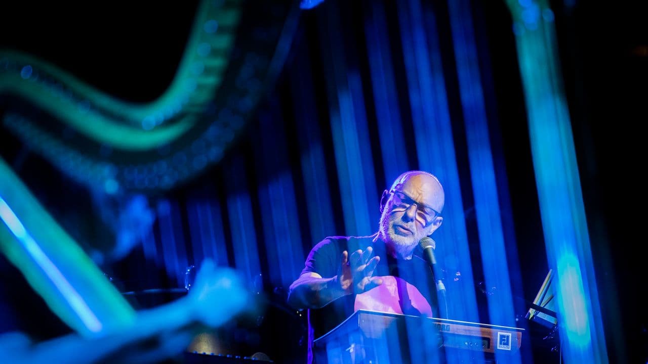 Brian Eno riapre spazi chiusi di Parma con arte immersiva