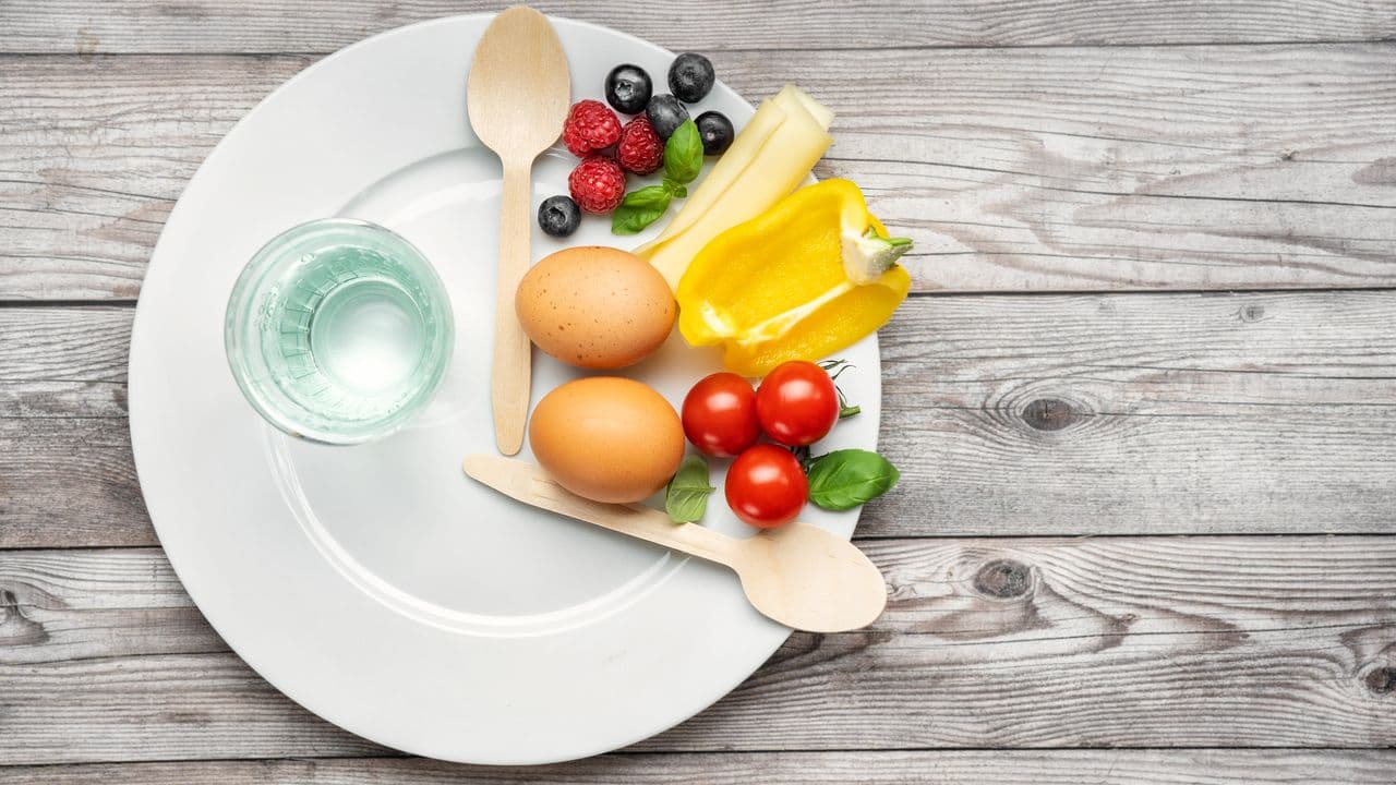 Digiuno intermittente: la scienza smonta il mito dimagrante