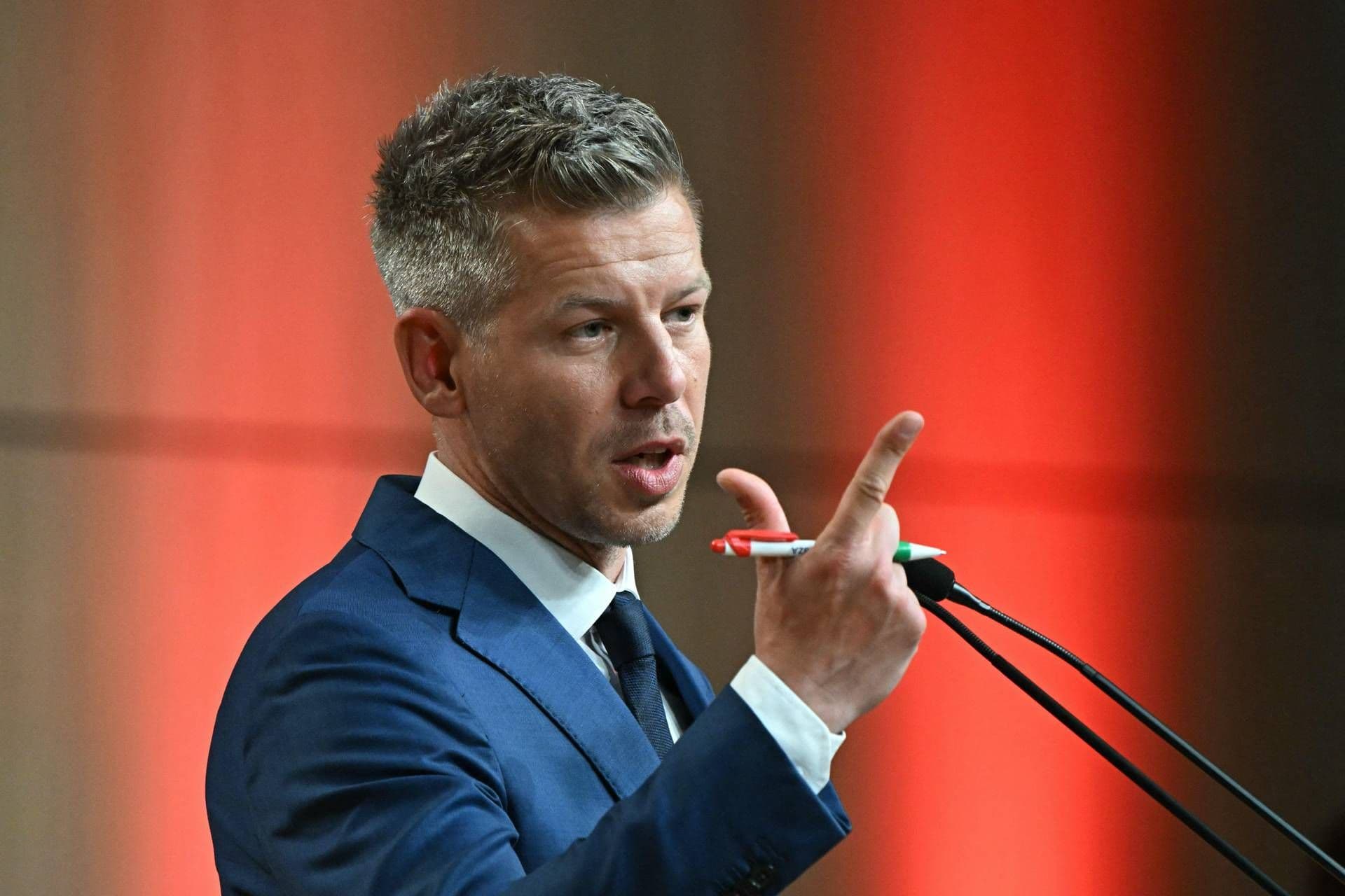 Magyar vince in Ungheria, addio a Orbán dopo 16 anni: limite ai mandati premier