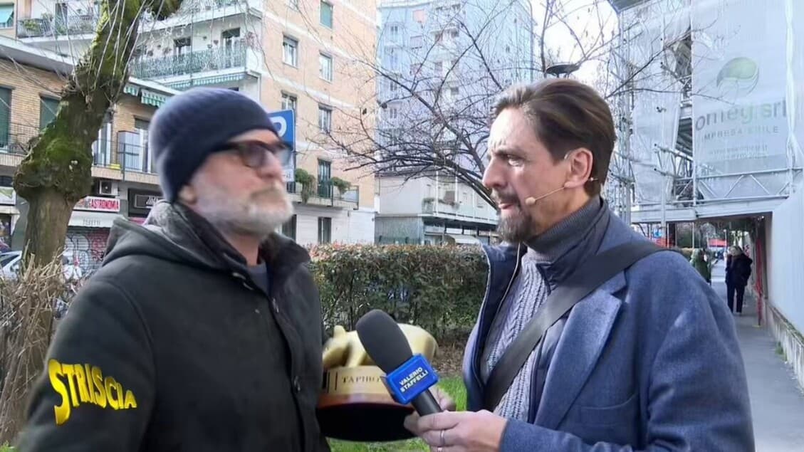 Andrea Pucci riceve il Tapiro: 'La mia comicità è estrema destra'