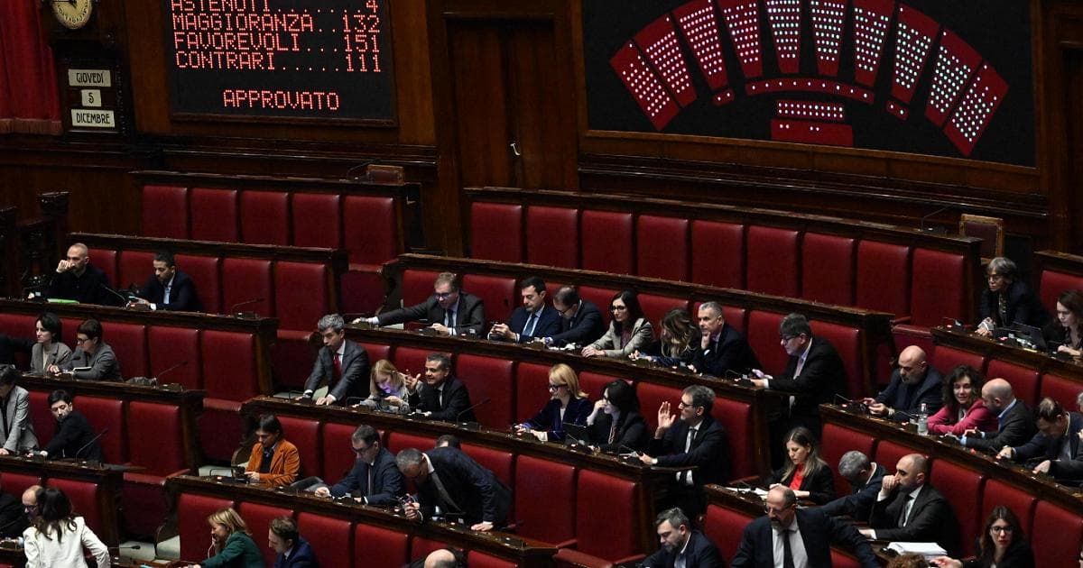 Camera approva riforma anti-transfughi: taglio fondi al 50%