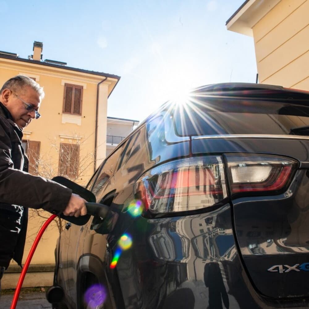 UE impone 70% componenti europei per auto elettriche con incentivi